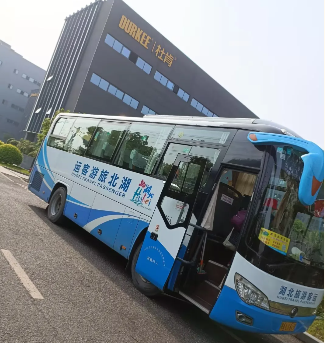 凯时尊龙人生就是博风管销售中心安徽明堂山景区旅游团建运动